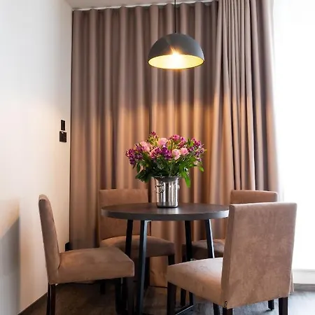 In2 The Boardinghouse 3*