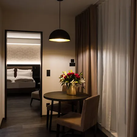 In2 The Boardinghouse