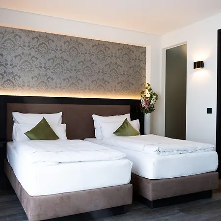 In2 The Boardinghouse