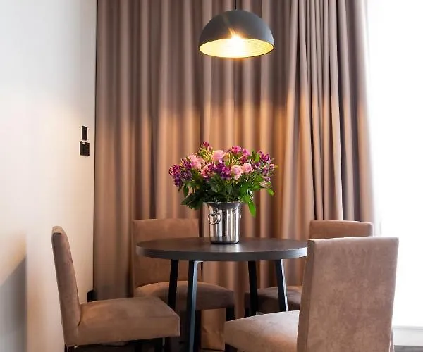 In2 The Boardinghouse 3*