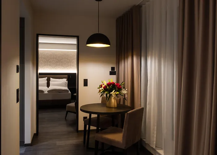 In2 The Boardinghouse