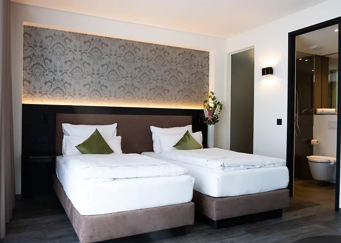 In2 The Boardinghouse